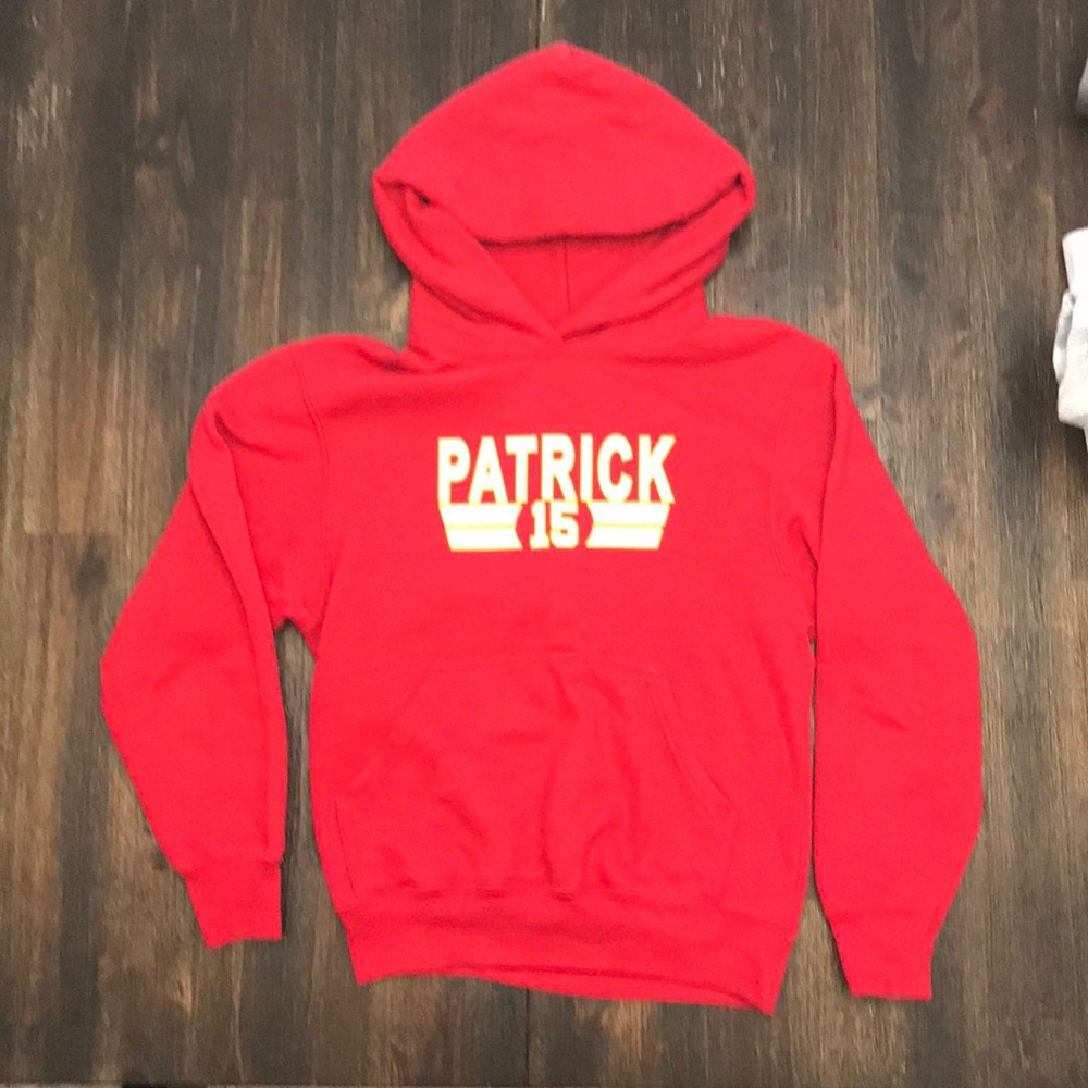 Boys Patrick Mahomes sweatshirt size Medium.